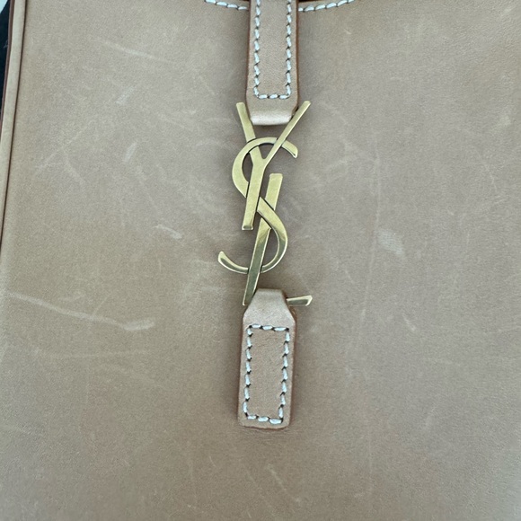 SAINT LAURENT
Smooth Calfskin Le 5 A 7 Vertical
Hobo 
crossbody Tan / Gold - Picture 5 of 16